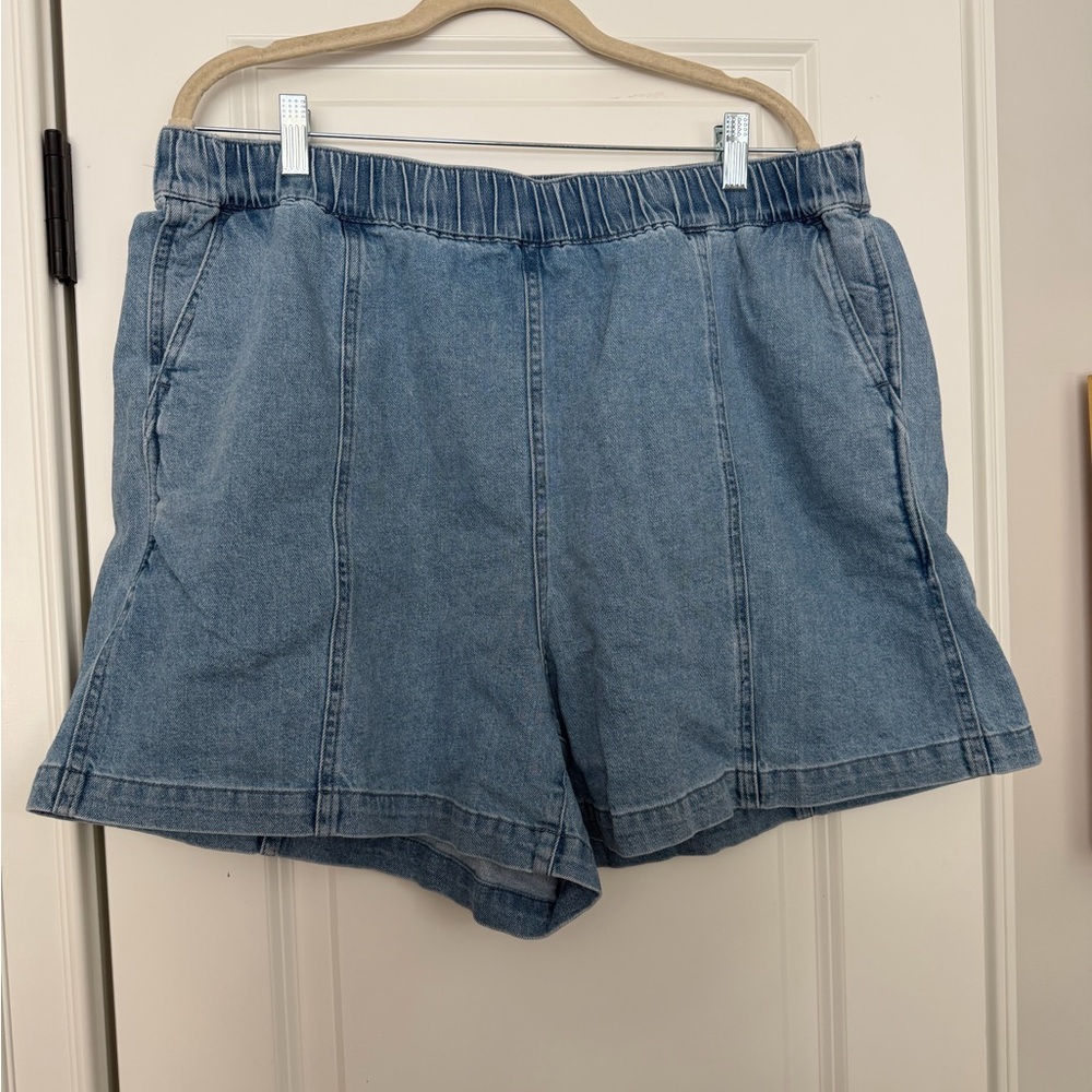 Women's Denim Elastic-Waist Shorts - Light Blue
